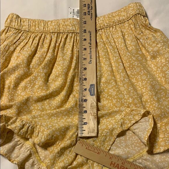 Abercrombie & Fitch High Waist Yellow Shorts with Ruffled Hem - Picture 7 of 8